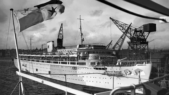 Das Passagierschiff "Wilhelm Gustloff" nach dem Stapellauf in Mai 1937.