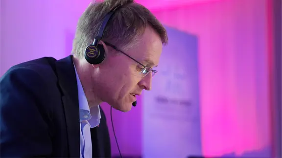 Ministerpräsident Daniel Günther bei Hand in Hand 2025