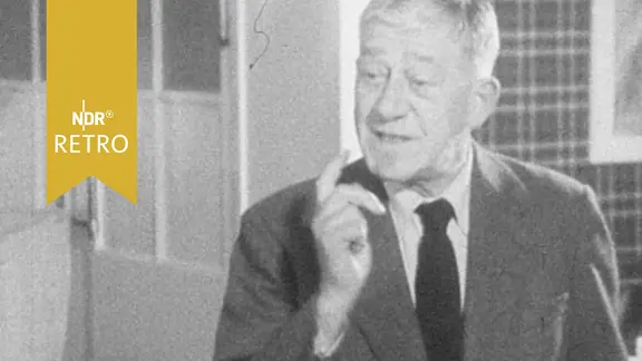 Der Maler Oskar Kokoschka bei Rede auf einer Vernissage 1962.