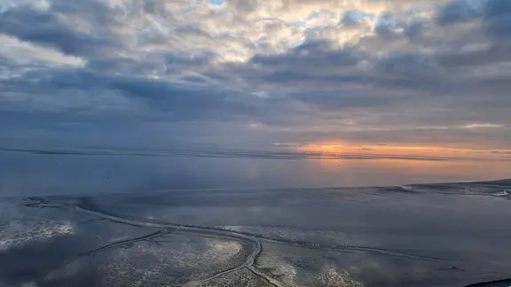 Das Wattenmeer vor Büsum von oben.