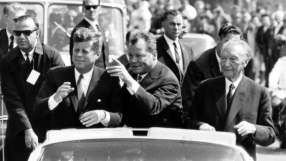 John F. Kennedy, Willy Brandt, Konrad Adenauer in Berlin am 26. Juni 1963