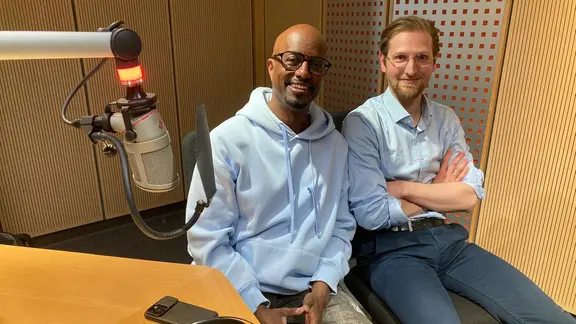 Simon Kirchmann mit Yared Dibaba im Studio