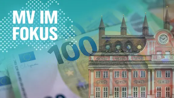 Collage mit Geldscheinen und dem Rathaus von Rostock