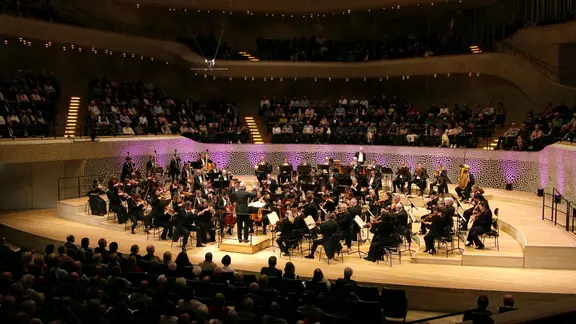Das NDR Elbphilharmonie Orchester spielt Tschaikowskys Dritte Sinfonie im Großen Saal