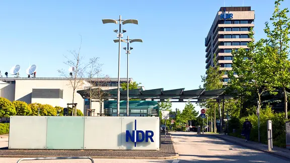 Der Haupteingang des NDR in Hamburg Lokstedt