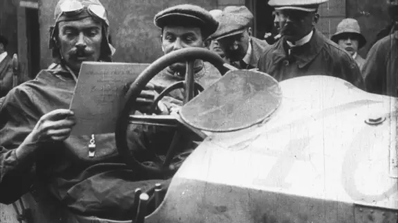 Frühe Automobilisten in den 1920er-Jahren auf Tour