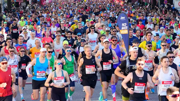 Teilnehmerinnen und Teilnehmer beim Hamburg Marathon 2026