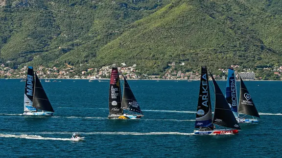 IMOCA-Flottenrennen im letzten Küstenrennen während des Ocean Race Europe 2025