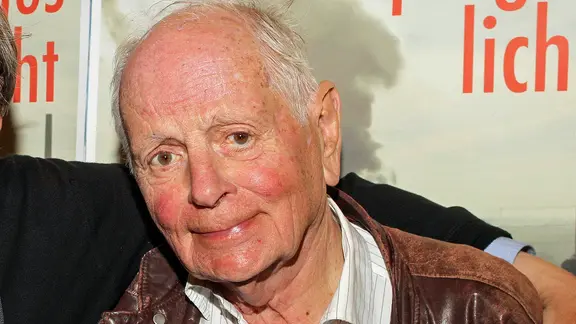  Werner Grassmann bei der Kino Film Premiere "Der vergessene Krieg" im Hamburger Abaton-Kino am 08.05.2016