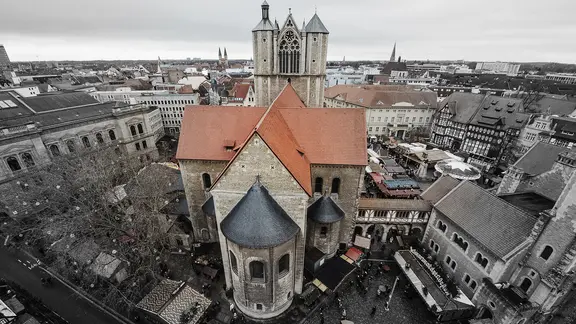 Der Braunschweiger Dom von oben.