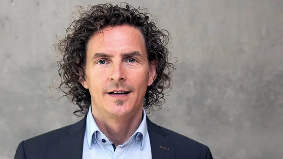 Porträtbild des ARD-Korrespondenten Peter Mücke.