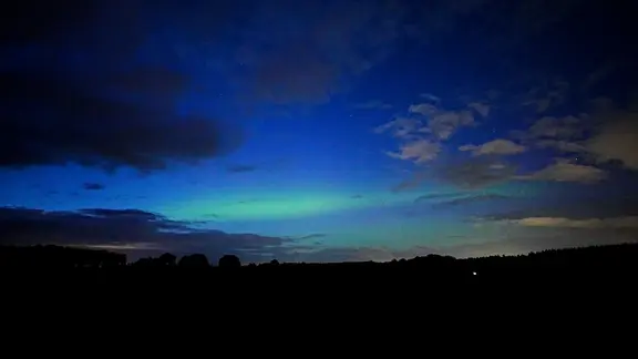 Polarlichter leuchten am Himmel über Harpstedt