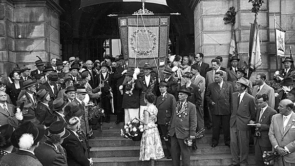Historisches Foto vom 03.07.1955 vom Festzug beim Bundesschießen.