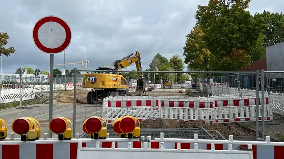Absacken der Fahrbahn in der Flensburger Batteriestrasse.
