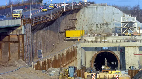 Blick am 26.02.2004 auf eine im Bau befindliche Röhre des Lübecker Herrentunnels, der die Herrenbrücke ersetzen soll