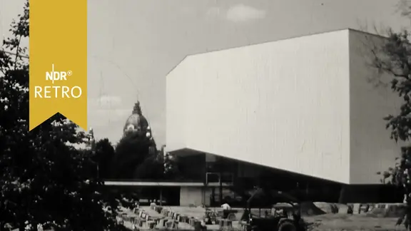 Großer Sendesaal des NDR Hannover von außen kurz vor der Eröffnung 1963