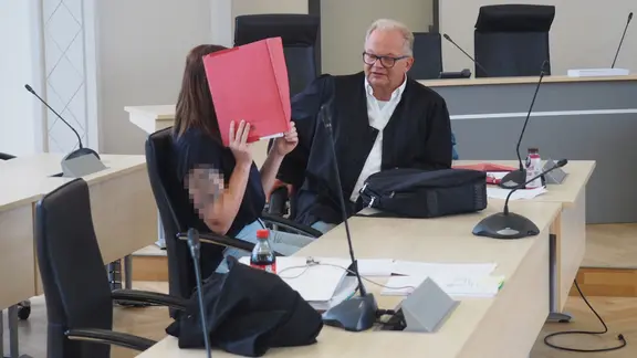 Die Angeklagte im Fall Fabian im Gerichtssaal.