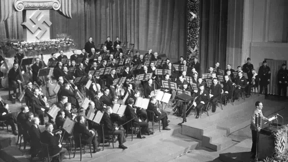 Joseph Goebbels hält eine Rede vor der Reichskulturkammer
