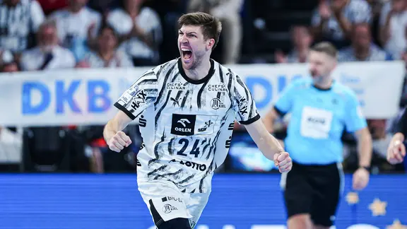 THW-Profi Lukas Zerbe feiert einen Treffer
