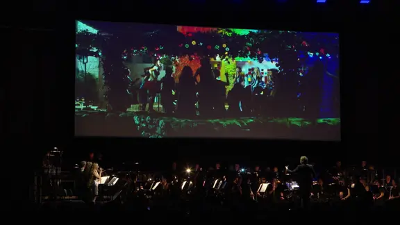 Das Sinfonische Blasorchester Ratekau spielt beim SHMF Livemusik zum Film "Mamma Mia!".