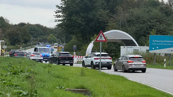 Die deutschen Bundespolizei am Grenzübergang Krusau/Dänemark.