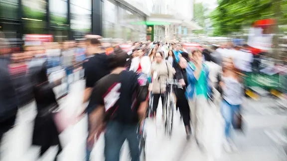 Einkaufsstraße mit Zoom-Effekt