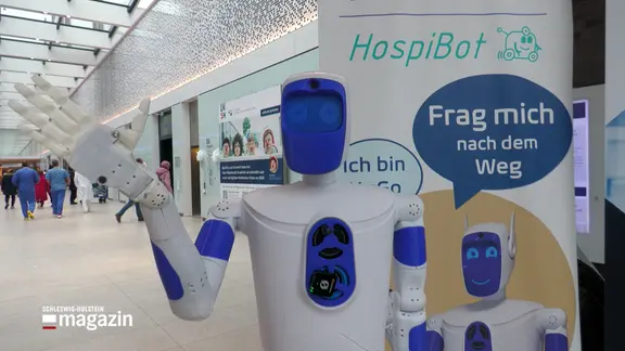 Ein humanoider Roboter blickt in die Kamera und winkt