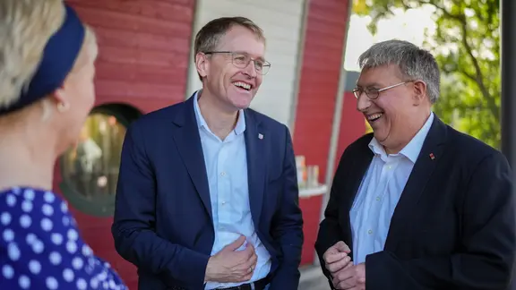 Daniel Günter zusammen mit Theaterchef Jan Steffen.