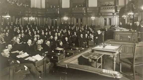 Erste Sitzung der Hamburgischen Bürgerschaft am 24. März 1919.