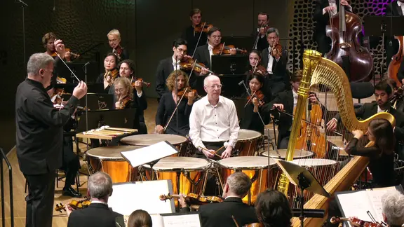 Screenshot: Konzertszene aus der Opening Night des NDR Elbphilharmonie Orchesters