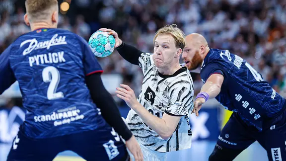 Eric Johansson vom THW Kiel im Spiel gegen die SG Flensburg-Handewitt