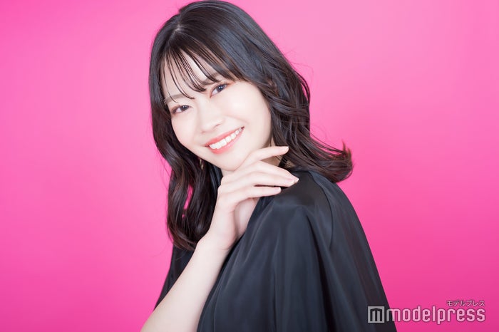 モデルプレスのインタビューに応じた真帆（C）モデルプレス