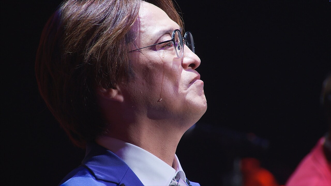酒井一圭がマイクを手に涙、純烈の武道館公演を収めたドキュメンタリー予告解禁