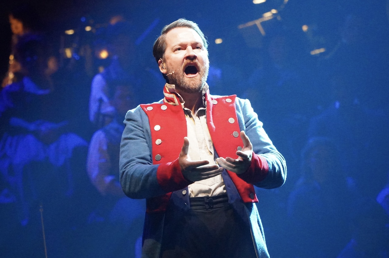 「レ・ミゼラブル」ワールドツアー日本に到着！キリアン・ドネリーらが届ける40周年記念ステージ