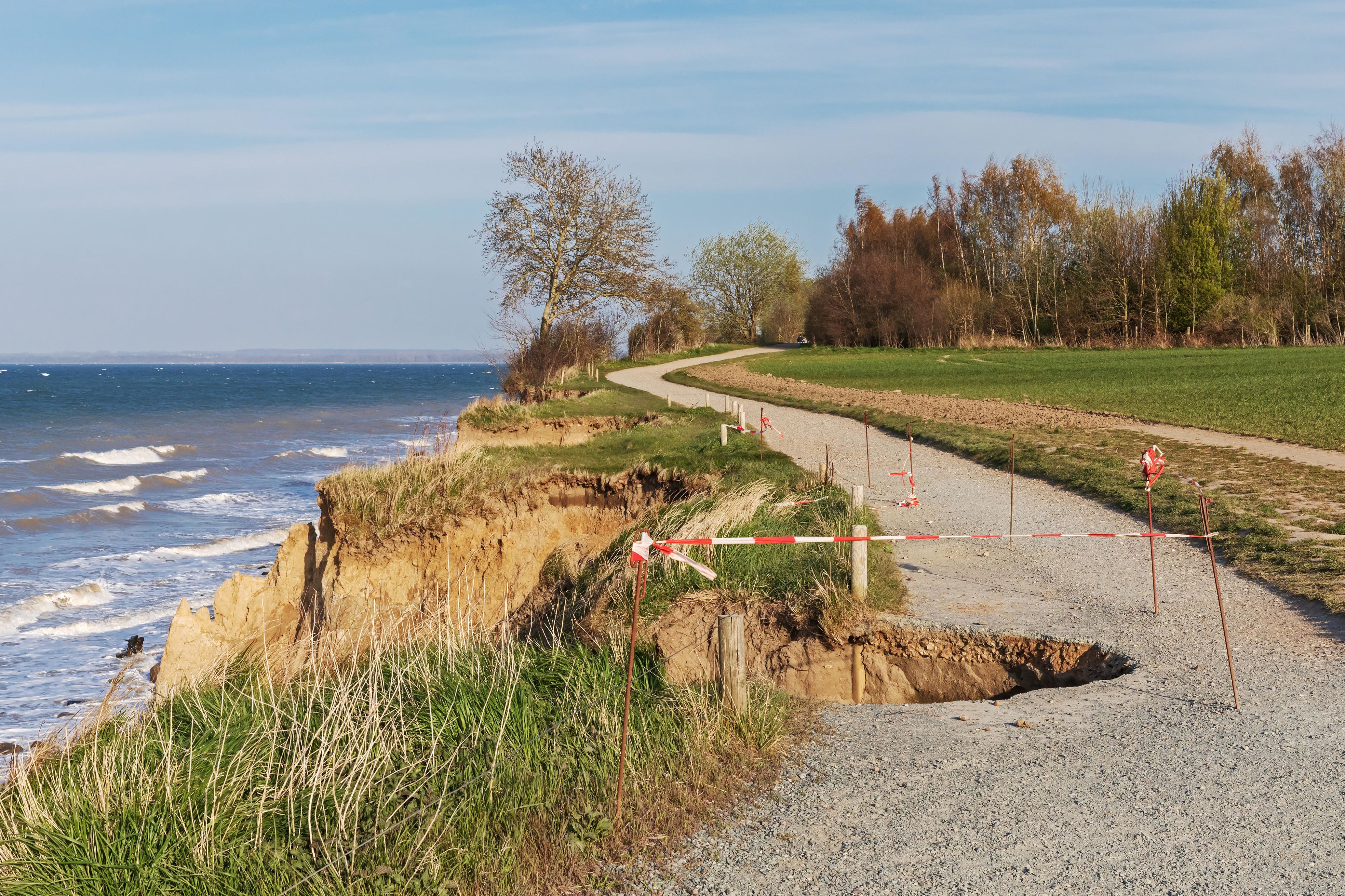 Steilküstenabbruch in Travemünde in Schleswig-Holstein.