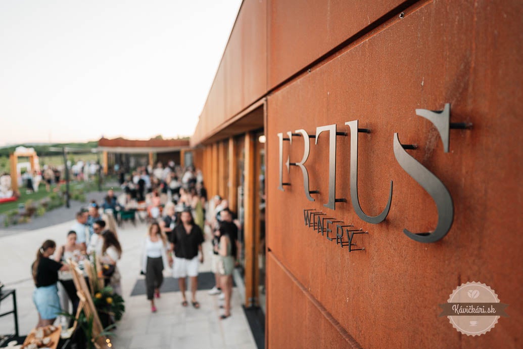 Vitalité Date 4 vo Frtus Winery – záver leta, víno a tanec medzi vinicami | Kávičkári