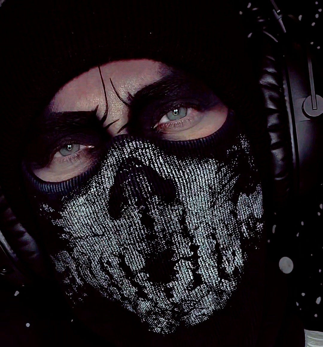 Nik's - Wishlist | Throne