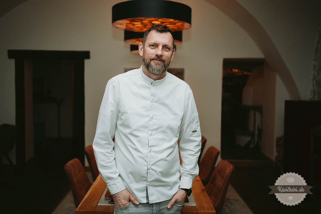 Šéfkuchár Erik Volko prináša nový vietor do reštaurácie hotela Doma u nás v Spišskej Sobote