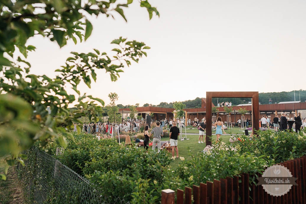 Vitalité Date 3 vo Frtus Winery očarilo dokonalou zmesou vína, chutí, hudby, zážitkov a slnka