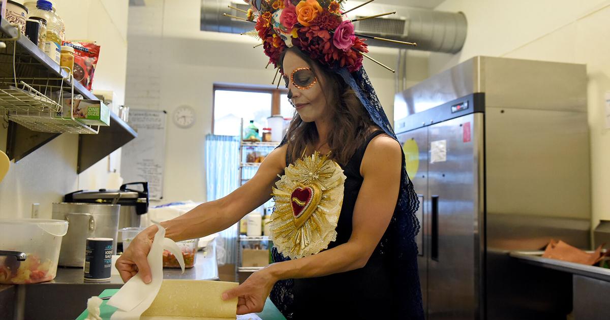 Centro Latino hosts Día de los Muertos dinner, fundraises for after-school program