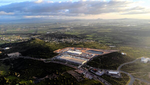 データセンターが水を食う 電力を食う