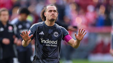 Frust bei Arthur Theate von Eintracht Frankfurt
