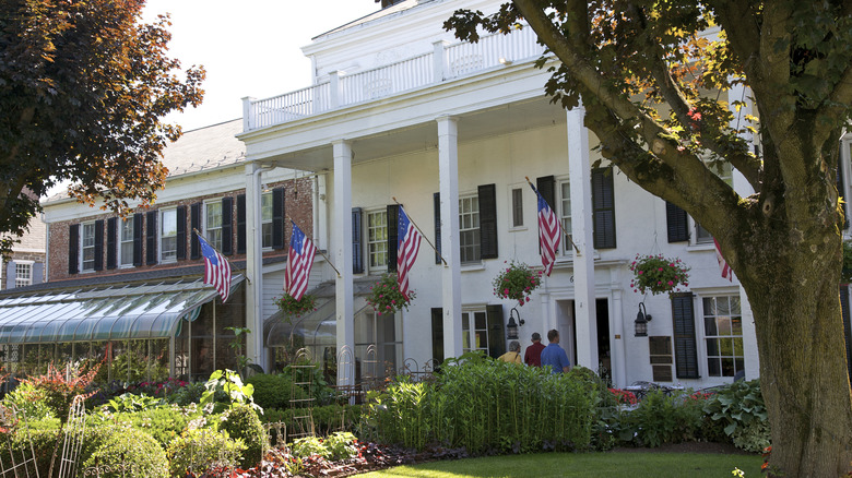 Front of Beekman Arms