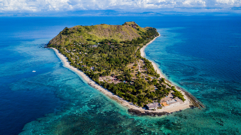 Vomo Island and its beautiful tropical beaches in the Mamanuca Islands, Fiji