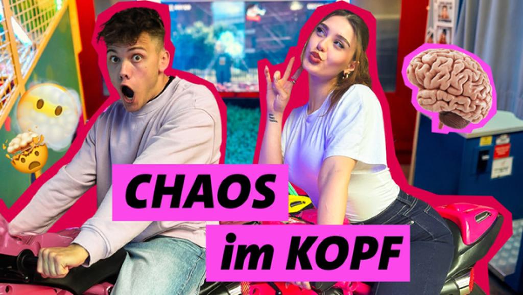 Leben mit AD(H)S - Zwischen Chaos und Hyperfokus | Rechte: WDR POV-Host Noel Dederichs links und Sude rechts auf einem Motorrad. Chaos im Kopf ist zu lesen. Ein Gehirn und Emojis sind zu sehen.