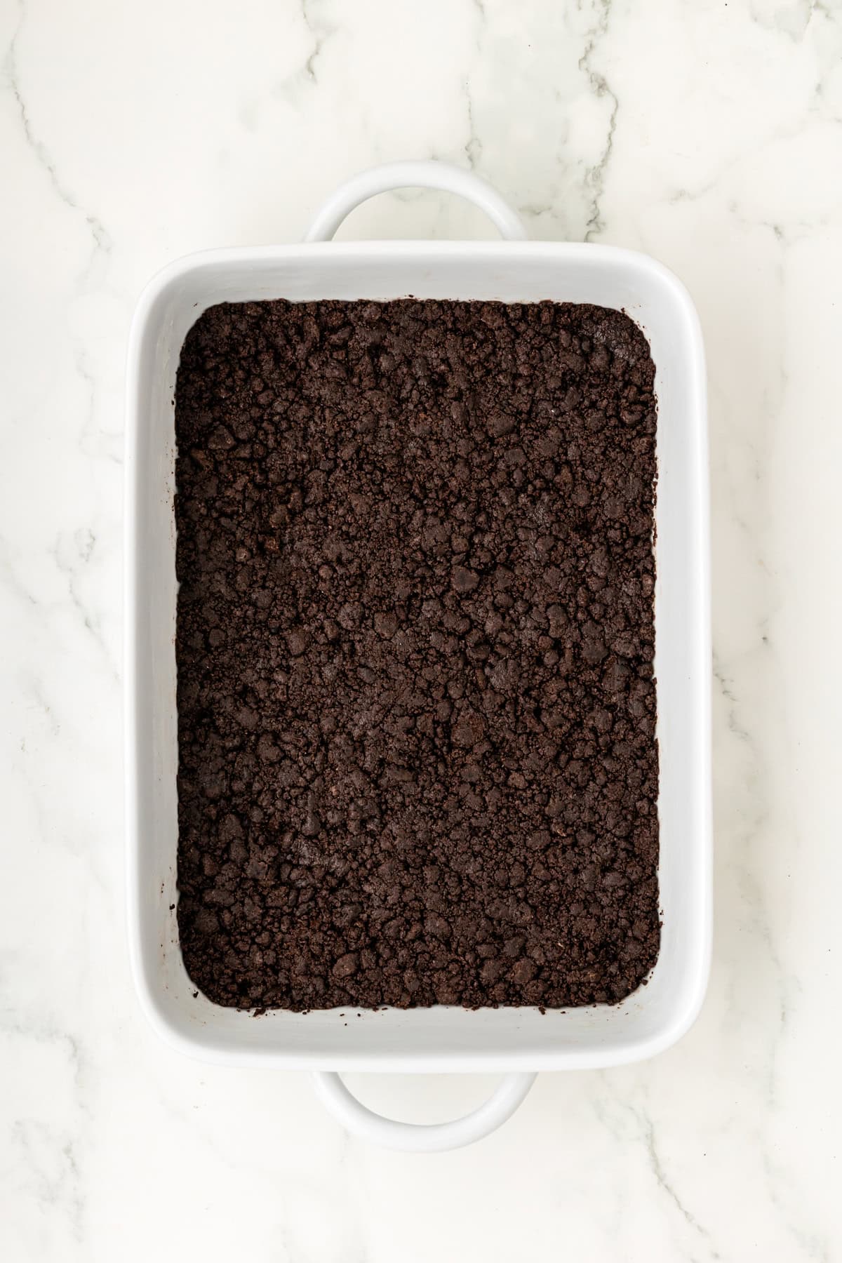 a baking dish full of an oreo crust.
