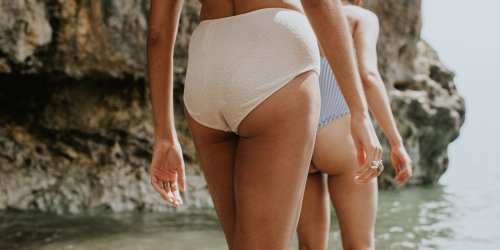 femme fesses plage maillots