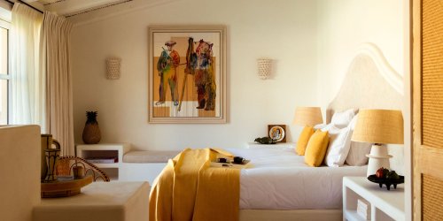 Chambre blanche et jaune