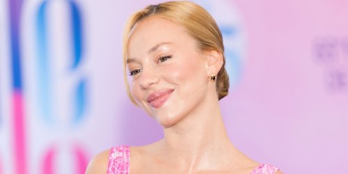 Dans les tribunes pour supporter son compagnon Kylian Mbappé, Ester Expósito remet le chignon Y2K au goût du jour