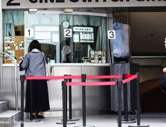 映画館の巨大な『スクリーン』 裏側がどうなってるか知ってた?